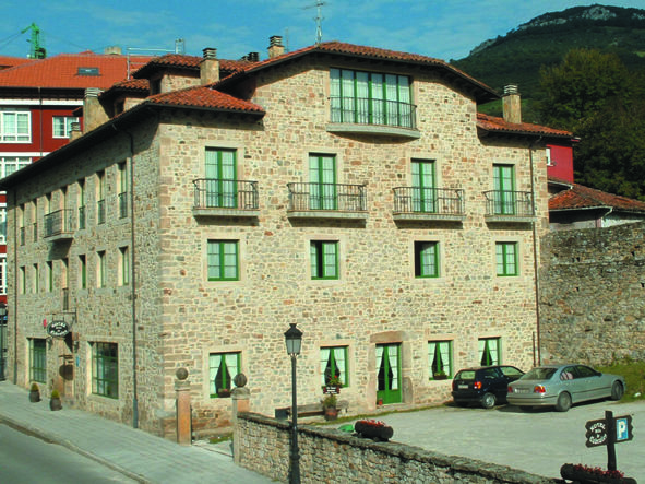 Hotel Villa De Cabrales อาเรนัส เด กาบราเลส ภายนอก รูปภาพ